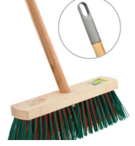 (image for) BETTINA WOODEN OUT BROOM+HANDL - 11\"